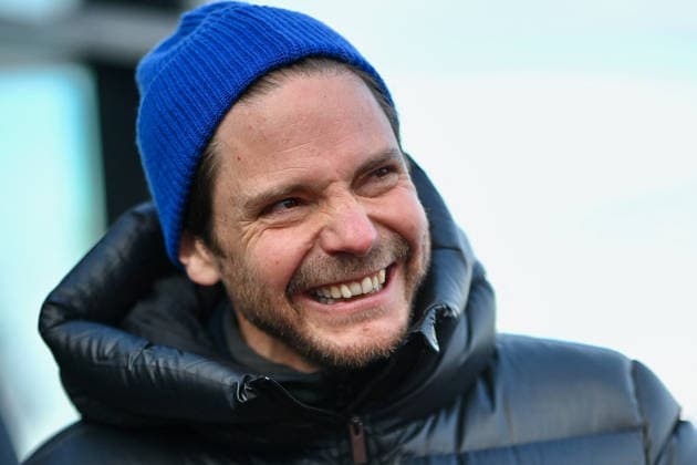 Les Arcs Film Festival - Day Five. FC LES ARCS, FRANCE - DECEMBER 17, Daniel Bruhl attends his tyrolienne, the zip line during Day five of Les Arcs Film Festival on December 17, 2025 in Les Arcs, France. Photo by Franck Castel ABACAPRESS.COM Les Arcs France  Copyright: xCastelxFranck ABACAx