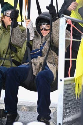 Les Arcs Film Festival - Day Five. FC LES ARCS, FRANCE - DECEMBER 17, Valerie Donzelli attends his tyrolienne, the zip line during Day five of Les Arcs Film Festival on December 17, 2025 in Les Arcs, France. Photo by Franck Castel ABACAPRESS.COM Les Arcs France  Copyright: xCastelxFranck ABACAx