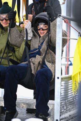 Les Arcs Film Festival - Day Five. FC LES ARCS, FRANCE - DECEMBER 17, Valerie Donzelli attends his tyrolienne, the zip line during Day five of Les Arcs Film Festival on December 17, 2025 in Les Arcs, France. Photo by Franck Castel ABACAPRESS.COM Les Arcs France  Copyright: xCastelxFranck ABACAx