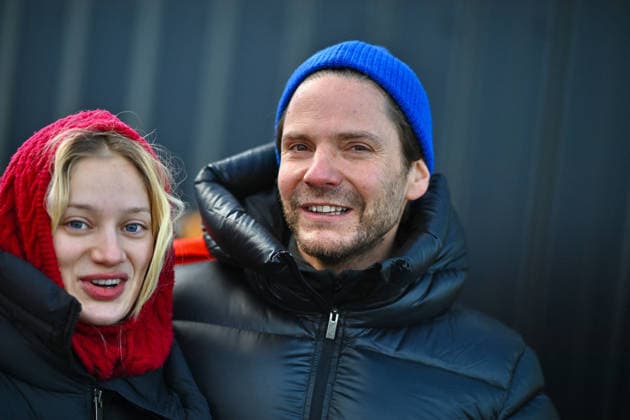 Les Arcs Film Festival - Day Five. FC LES ARCS, FRANCE - DECEMBER 17, Daniel Bruhl , Nadia Tereszkiewicz attends his tyrolienne, the zip line during Day five of Les Arcs Film Festival on December 17, 2025 in Les Arcs, France. Photo by Franck Castel ABACAPRESS.COM Les Arcs France  Copyright: xCastelxFranck ABACAx