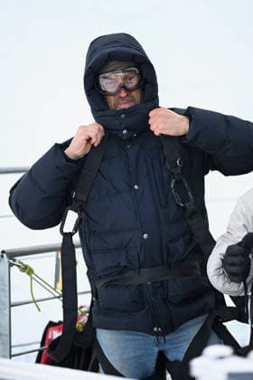 Les Arcs Film Festival - Day Five. FC LES ARCS, FRANCE - DECEMBER 17, Vincent Munier attends his tyrolienne, the zip line during Day five of Les Arcs Film Festival on December 17, 2025 in Les Arcs, France. Photo by Franck Castel ABACAPRESS.COM Les Arcs France  Copyright: xCastelxFranck ABACAx