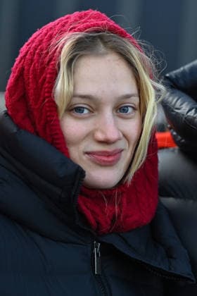 Les Arcs Film Festival - Day Five. FC LES ARCS, FRANCE - DECEMBER 17, Nadia Tereszkiewicz attends his tyrolienne, the zip line during Day five of Les Arcs Film Festival on December 17, 2025 in Les Arcs, France. Photo by Franck Castel ABACAPRESS.COM Les Arcs France  Copyright: xCastelxFranck ABACAx