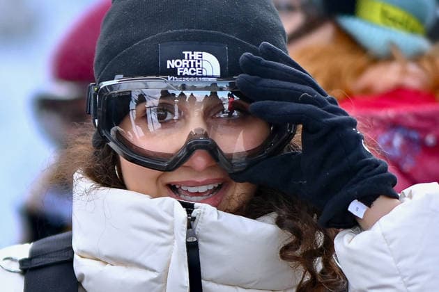 Les Arcs Film Festival - Day Five. FC LES ARCS, FRANCE - DECEMBER 17, Oulaya amamra attends his tyrolienne, the zip line during Day five of Les Arcs Film Festival on December 17, 2025 in Les Arcs, France. Photo by Franck Castel ABACAPRESS.COM Les Arcs France  Copyright: xCastelxFranck ABACAx