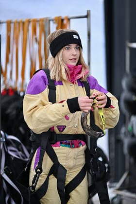 Les Arcs Film Festival - Day Five. FC LES ARCS, FRANCE - DECEMBER 17, Jeanne Goursaud attends his tyrolienne, the zip line during Day five of Les Arcs Film Festival on December 17, 2025 in Les Arcs, France. Photo by Franck Castel ABACAPRESS.COM Les Arcs France  Copyright: xCastelxFranck ABACAx