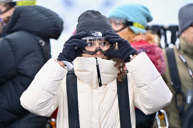 Les Arcs Film Festival - Day Five. FC LES ARCS, FRANCE - DECEMBER 17, Oulaya amamra attends his tyrolienne, the zip line during Day five of Les Arcs Film Festival on December 17, 2025 in Les Arcs, France. Photo by Franck Castel ABACAPRESS.COM Les Arcs France  Copyright: xCastelxFranck ABACAx