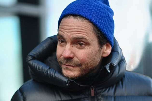Les Arcs Film Festival - Day Five. FC LES ARCS, FRANCE - DECEMBER 17, Daniel Bruhl attends his tyrolienne, the zip line during Day five of Les Arcs Film Festival on December 17, 2025 in Les Arcs, France. Photo by Franck Castel ABACAPRESS.COM Les Arcs France  Copyright: xCastelxFranck ABACAx