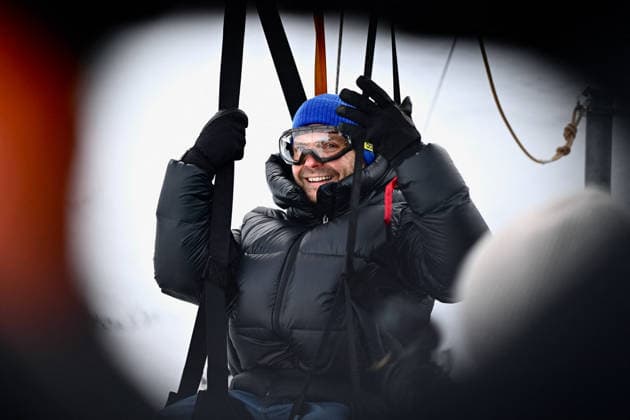 Les Arcs Film Festival - Day Five. FC LES ARCS, FRANCE - DECEMBER 17, Daniel Bruhl attends his tyrolienne, the zip line during Day five of Les Arcs Film Festival on December 17, 2025 in Les Arcs, France. Photo by Franck Castel ABACAPRESS.COM Les Arcs France  Copyright: xCastelxFranck ABACAx