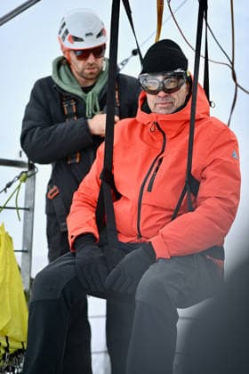 Les Arcs Film Festival - Day Five. FC LES ARCS, FRANCE - DECEMBER 17, Dominik Moll attends his tyrolienne, the zip line during Day five of Les Arcs Film Festival on December 17, 2025 in Les Arcs, France. Photo by Franck Castel ABACAPRESS.COM Les Arcs France  Copyright: xCastelxFranck ABACAx