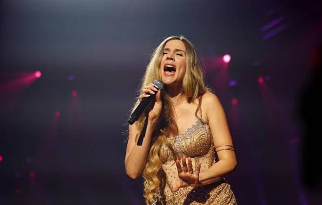 Night of the Proms Erfurt 16 12 2025, Erfurt, Messehalle, Night of the Proms Classical meets pop with musical accompaniment by the Antwerp Philharmonic Orchestra under the direction of conductor Alexandra Arrieche, great artists perform and inspire the audience in the picture Soul Pop singer Joss Stone bourgeois Joscelyn Eve Stoker
