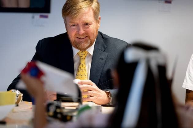 ROTTERDAM - King Willem-Alexander visits the Sterrenhub community center during a working visit to the Prins Alexander district. The visit focuses on the contribution of residents, volunteers, and professionals to the neighborhood s quality of life, talent development, and social cohesion. ANP IRIS VAN DEN BROEK netherlands out - belgium out  Copyright: xx x545135224x originalFilename: 545135224.jpg