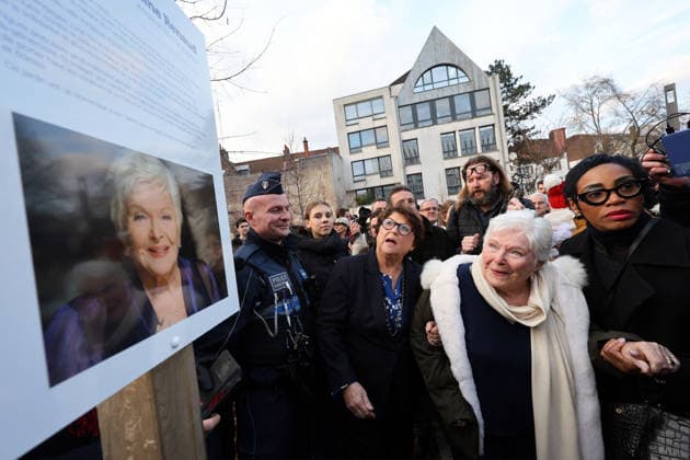Line Renaud, 97, inaugurated a public garden bearing her name in Lille, France, on Wednesday, December 17, 2025 Claude Dubourg Bestimage French singer, revue leader and actress Line Renaud, 97, inaugurated a public garden bearing her name in Lille, France, on Wednesday, December 17, 2025 Lille France  Copyright: xClaudexDubourgx xBestimagexClaudexDubourgx xBestimagex