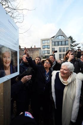Line Renaud, 97, inaugurated a public garden bearing her name in Lille, France, on Wednesday, December 17, 2025 Claude Dubourg Bestimage French singer, revue leader and actress Line Renaud, 97, inaugurated a public garden bearing her name in Lille, France, on Wednesday, December 17, 2025 Lille France  Copyright: xClaudexDubourgx xBestimagexClaudexDubourgx xBestimagex