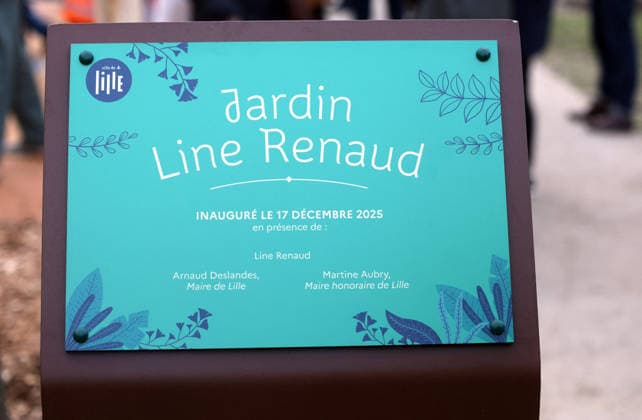Line Renaud, 97, inaugurated a public garden bearing her name in Lille, France, on Wednesday, December 17, 2025 Claude Dubourg Bestimage French singer, revue leader and actress Line Renaud, 97, inaugurated a public garden bearing her name in Lille, France, on Wednesday, December 17, 2025 Lille France  Copyright: xClaudexDubourgx xBestimagexClaudexDubourgx xBestimagex