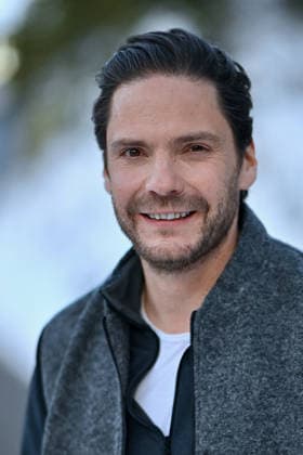 Les Arcs Film Festival - Day Five. FC LES ARCS, FRANCE - DECEMBER 17: Daniel Bruhl attends a photocall during Day Five of Les Arcs Film Festival on December 17, 2025 in Les Arcs, France. Photo by Franck Castel ABACAPRESS.COM Les Arcs France  Copyright: xCastelxFranck ABACAx