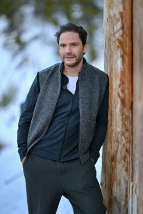 Les Arcs Film Festival - Day Five. FC LES ARCS, FRANCE - DECEMBER 17: Daniel Bruhl attends a photocall during Day Five of Les Arcs Film Festival on December 17, 2025 in Les Arcs, France. Photo by Franck Castel ABACAPRESS.COM Les Arcs France  Copyright: xCastelxFranck ABACAx