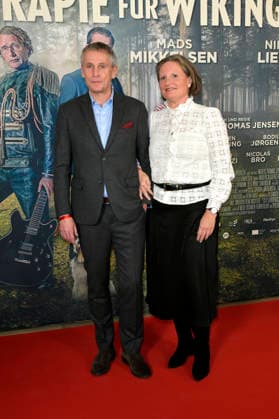 Thomas Ostrup Moller with companion at the premiere of the movie Therapy for Vikings at the Delphi Filmpalast cinema in Berlin, 17 12 2025 Foto:xM.xBehrensx xFuturexImagex wikinger_5201