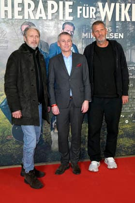 Mads Mikkelsen, Thomas Ostrup Moller and Anders Thomas Jensen at the premiere of the feature film Therapy for Vikings at the Delphi Filmpalast cinema in Berlin, 17 12 2025 Foto:xM.xBehrensx xFuturexImagex wikinger_5210