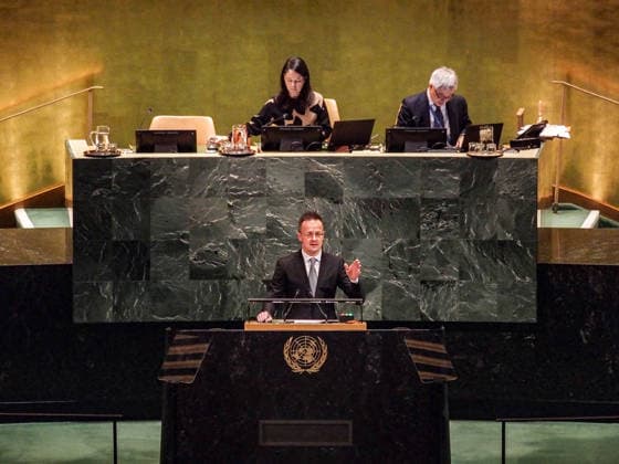 News Bilder des Tages December 17, 2025, New York, New York, USA: PETER SZIJJARTO, Minister of Foreign Affairs and Trade of Hungary, addresses the United Nations General Assembly Hall during the WSIS+20 review meeting. He highlighted the role of technology and its future globally, while also addressing issues of peace and security. New York USA - ZUMAo116 20251217_znp_o116_005 Copyright: xBiancaxOterox