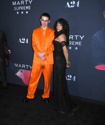 December 16, 2025, New York, Ny, United States: Timothee Chalamet and Odessa A zion attend A24 s Marty Supreme New York Premiere. Held at Regal Times Square in New York. Zuma Press December 16, 2025. New York United States - ZUMAp281 20251216_zea_p281_241 Copyright: xPhotoxImagexPressx
