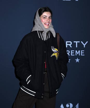 December 16, 2025, New York, Ny, United States: Diana Silvers attends A24 s Marty Supreme New York Premiere. Held at Regal Times Square in New York. Zuma Press December 16, 2025. New York United States - ZUMAp281 20251216_zea_p281_252 Copyright: xPhotoxImagexPressx