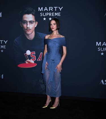 December 16, 2025, New York, Ny, United States: Hari Nef attends A24 s Marty Supreme New York Premiere. Held at Regal Times Square in New York. Zuma Press December 16, 2025. New York United States - ZUMAp281 20251216_zea_p281_261 Copyright: xPhotoxImagexPressx