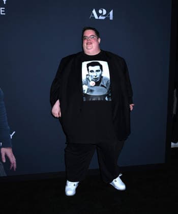 December 16, 2025, New York, Ny, United States: Luke Manley attends A24 s Marty Supreme New York Premiere. Held at Regal Times Square in New York. Zuma Press December 16, 2025. New York United States - ZUMAp281 20251216_zea_p281_296 Copyright: xPhotoxImagexPressx