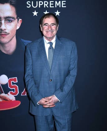 December 16, 2025, New York, Ny, United States: Richard Kind attends A24 s Marty Supreme New York Premiere. Held at Regal Times Square in New York. Zuma Press December 16, 2025. New York United States - ZUMAp281 20251216_zea_p281_301 Copyright: xPhotoxImagexPressx