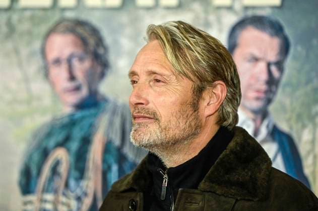 abb Mads Dittmann Mikkelsen Danish actor on the red carpet at the Berlin movie premiere of Therapie fuer Wikinger at the cinema Delphi Filmpalast Berlin on 17 12 2025 Berlin Germany
