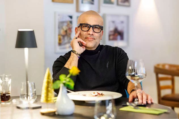 Kemal Üres at the photo shoot in the Wundertüte restaurant With his Kemal Rescues initiative, expert and restaurateur Kemal Üres supports restaurateurs in diffi Foto:xO.xLangelx xFuturexImagex ueres_5206