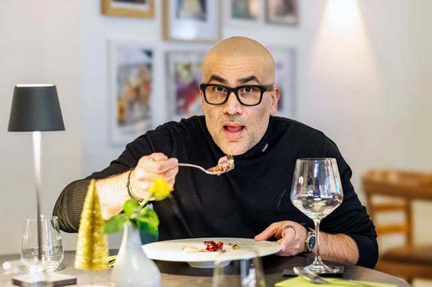 Kemal Üres at the photo shoot in the Wundertüte restaurant With his Kemal Rescues initiative, expert and restaurateur Kemal Üres supports restaurateurs in diffi Foto:xO.xLangelx xFuturexImagex ueres_5209