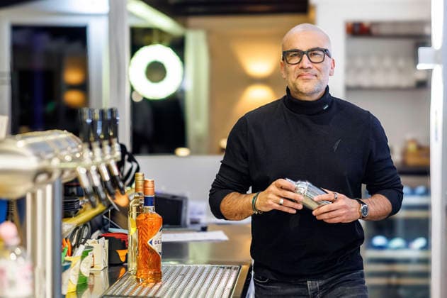 Kemal Üres at the photo shoot in the Wundertüte restaurant With his Kemal Rescues initiative, expert and restaurateur Kemal Üres supports restaurateurs in diffi Foto:xO.xLangelx xFuturexImagex ueres_5210