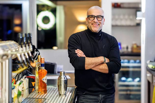 Kemal Üres at the photo shoot in the Wundertüte restaurant With his Kemal Rescues initiative, expert and restaurateur Kemal Üres supports restaurateurs in diffi Foto:xO.xLangelx xFuturexImagex ueres_5211
