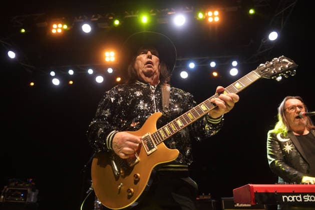 Slade performing at Shepherd™s Bush Empire LONDON, ENGLAND - DECEMBER 17: Dave Hill of ™Slade™ performing at Shepherd™s Bush Empire on December 17, 2025 in London, England. CAP MAR MAR Great Britain Copyright: xMartinxHarris CapitalxPicturesx