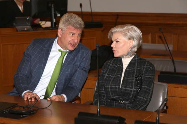 Melanie Müller with her lawyer Adrian Stahl at the appeal trial for using signs of unconstitutional and terrorist organizations at Leipzig District Court Leipzig, 18 12 2025 Foto:xAgenturxWehnertx xGränzdörferx xFuturexImagex mueller_5220
