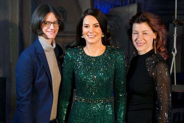 cntv HRH Catherine, Princess of Wales, GCVO, CH, Catherine Princess of Wales is a new figure in the Hamburg Wax Museum, the Panoptikum on the Reeperbahn in St Pauli The wax replica of Catherine, Princess of Wales, in the middle next to Susanne Faerber Panoptikum director and Lisa Buescher figure maker of the Panoptikum on 18 12 2025 in