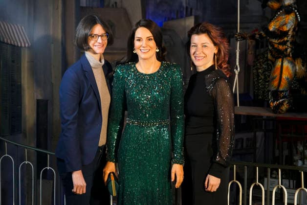 cntv HRH Catherine, Princess of Wales, GCVO, CH, Catherine Princess of Wales is a new figure in the Hamburg Wax Museum, the Panoptikum on the Reeperbahn in St Pauli The wax replica of Catherine, Princess of Wales, in the middle next to Susanne Faerber Panoptikum director and Lisa Buescher figure maker of the Panoptikum on 18 12 2025 in