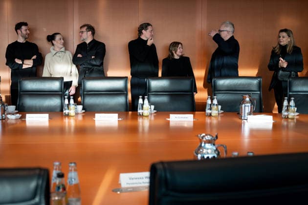 Music Summit at the Federal Chancellery Arrival of musicians in the small conference room at the Federal Chancellery for the Music Summit at the invitation of the Federal Government Commissioner for Culture and the Media With, from left, Daniel Grunenber