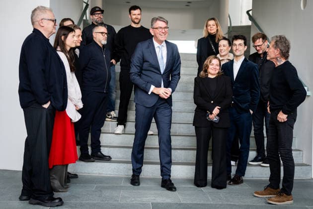 Musik-Gipfel im Bundeskanzleramt Wolfram Weimer, Beauftragte der Bundesregierung fuer Kultur und Medien begruesst Musiker im Bundeskanzleramt mit Justus Huettner, Musiker, Karo Schrader, Musikerin, Akademie fuer Populaere Musik Musikmanagerin Sylvia Kollek, Christopher Annen von der Band AnnenMayKantereit, Anna Depenbusch, Musikerin, Peter Maffay; Musiker, Akademie fuer Populaere Musik Balbina Jagielska (Balbina) , Musiker Herbert Groenemeyer; Musiker, Annett Louisan, Musikerin, Ali Zuckowski, Musiker, Daniel Grunenberg von der Band Glasperlenspiel, Maeckes, Musiker, Axel Mueller, Musiker, zu einer Gespraechsrunde des Musik-Gipfels im Bundeskanzleramt zum Thema: die Folgen des Streamingmarktes für die Musikschaffenden Berlin Berlin Deuts