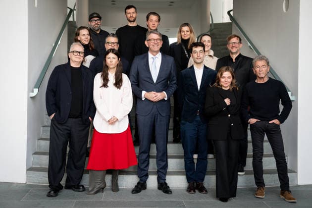 Musik-Gipfel im Bundeskanzleramt Gruppenfoto im Vorfeld des Musikgipfel auf Einladung von Wolfram Weimer, Beauftragte der Bundesregierung fuer Kultur und Medien. Mit Justus Huettner, Musiker, Karo Schrader, Musikerin, Akademie fuer Populaere Musik Musikmanagerin Sylvia Kollek, Christopher Annen von der Band AnnenMayKantereit, Anna Depenbusch, Musikerin, Peter Maffay; Musiker, Akademie fuer Populaere Musik Balbina Jagielska (Balbina) , Musiker Herbert Groenemeyer; Musiker, Annett Louisan, Musikerin, Ali Zuckowski, Musiker, Daniel Grunenberg von der Band Glasperlenspiel, Maeckes, Musiker, Axel Mueller, Musiker, im Vorfeld der Gespraechsrunde des Musik-Gipfels im Bundeskanzleramt zum Thema: die Folgen des Streamingmarktes für die Musikschaff