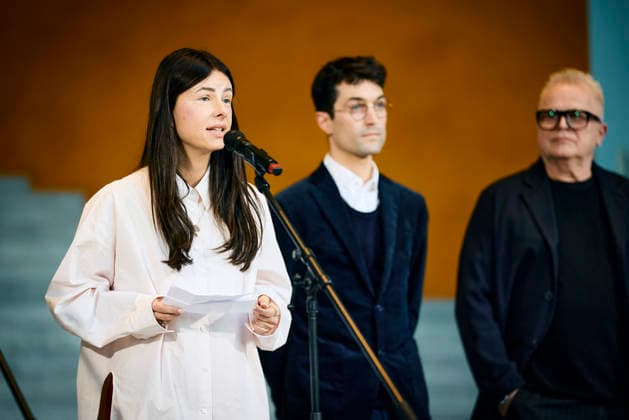 Balbina, Hauptsprecherin Akademie fuer Populaere Musik, beim Pressestatement mit Wolfram Weimer, Staatsminister fuer Kultur und Medien, im Hintergrund Christopher Annen, AnnenMayKantereit, Co-Vorsitzender ProMusik - Verband freier Musikschaffender e.V. und Herbert Groenemeyer, Akademie für Populaere Musik in Berlin, 18.12.2025. Berlin Deutschland Copyright: xSebastianxRaux