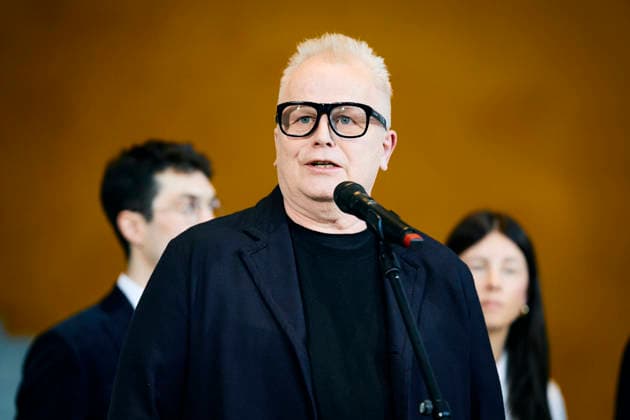 Herbert Groenemeyer, Akademie für Populaere Musik im Hintergrund, (R-L) Balbina, Hauptsprecherin Akademie für Populaere Musik, Christopher Annen, AnnenMayKantereit, Co-Vorsitzender ProMusik - Verband freier Musikschaffender e.V. aufgenommen im Rahmen des Musikertreffens im Kanzleramt, in Berlin, 18.12.2025. Berlin Deutschland Copyright: xSebastianxRaux