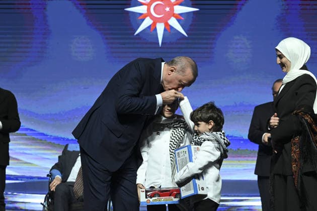 Turkish President Recep Tayyip Erdogan ANKARA, TURKIYE - DECEMBER 18: Award of Anadolu s photojournalist Ali Jadallah, who was honored in the photography category, is given by Turkish President Recep Tayyip Erdogan to his wife, Doaa Isawi, and their children on behalf of Jadallah during the Presidential Culture and Arts Grand Awards Ceremony at Bestepe Nation’s Convention and Culture Center in Ankara, Turkiye on December 18, 2025. Utku Ucrak Anadolu Ankara Turkey. Editorial use only. Please get in touch for any other usage.  Copyright: x2025xAnadoluxUtkuxUcrakx