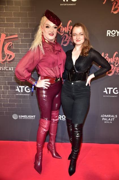 PREMIERE OF ÒKINKY BOOTS Ð THE MUSICALÒ Sheila Wolf Teichert with daughter Kira Teichert Trvestiekünstler PREMIERE OF ÒKINKY BOOTS Ð THE MUSICALÒ at the Admiralspalast in Berlin on 18 12 2025 Photopress Mueller