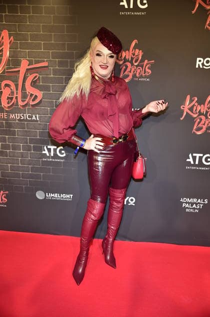 PREMIERE OF ÒKINKY BOOTS Ð THE MUSICALÒ Sheila Wolf, Trvestiekünstler PREMIERE OF ÒKINKY BOOTS Ð THE MUSICALÒ at the Admiralspalast in Berlin on 18 12 2025 Photopress Mueller