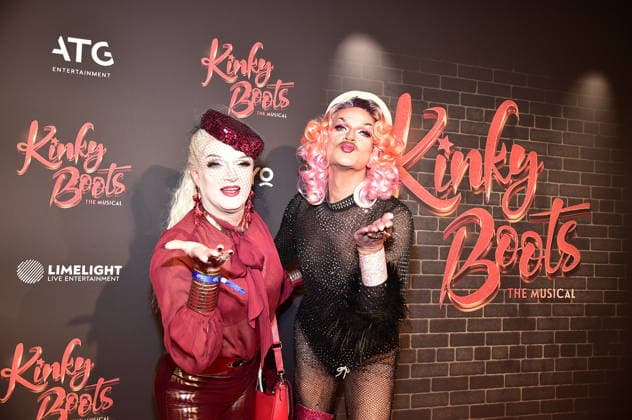 PREMIERE OF ÒKINKY BOOTS Ð THE MUSICALÒ Sheila Wolf with Gloria Viagra, Trvestiekünstler PREMIERE OF ÒKINKY BOOTS Ð THE MUSICALÒ at the Admiralspalast in Berlin on 18 12 2025 Photopress Mueller
