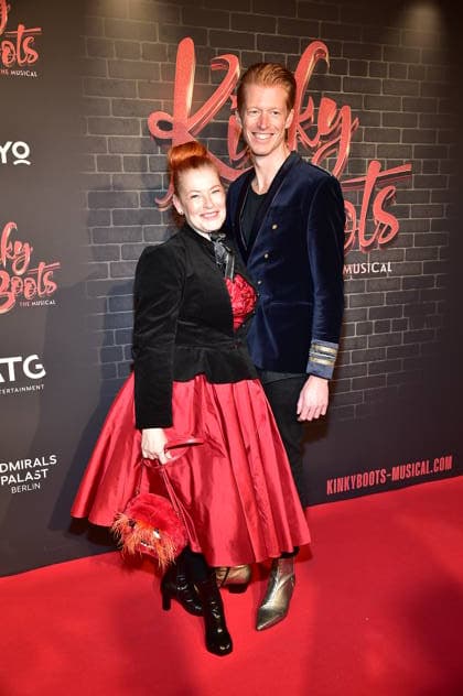 PREMIERE OF ÒKINKY BOOTS Ð THE MUSICALÒ Enie van de Maiklokjes with husband Tobias St¾rbo PREMIERE OF ÒKINKY BOOTS Ð THE MUSICALÒ at the Admiralspalast in Berlin on 18 12 2025 Photopress Mueller