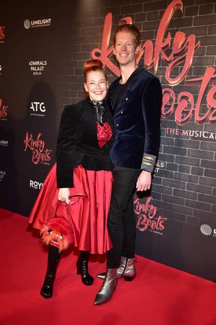 PREMIERE OF ÒKINKY BOOTS Ð THE MUSICALÒ Enie van de Maiklokjes with husband Tobias St¾rbo PREMIERE OF ÒKINKY BOOTS Ð THE MUSICALÒ at the Admiralspalast in Berlin on 18 12 2025 Photopress Mueller