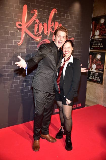 PREMIERE VON ãKINKY BOOTS Ð THE MUSICALÒ Johannes Heinrichs und Ehefrau Nadja Jo Klapper PREMIERE VON ãKINKY BOOTS Ð THE MUSICALÒ im Berliner Admiralspalast in Berlin am 18.12.2025 Photopress Mueller