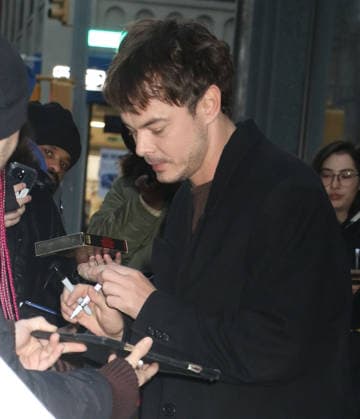 Stranger Things cast stop by Good Morning America Featuring: Charlie Heaton Where: New York City, New York, United States When: 18 Dec 2025 Credit: Roger Wong INSTARimages EDITORIAL USE ONLY. NOT FOR USE BY NEWSPAPERS BASED IN THE UK. Copyright: xx instar55346858
