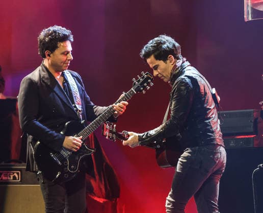 The Stereophonics performing at The O2 Arena on their Winter Arena Tour 18th December 2025 Adam Zindani and Kelly Jones of The Stereophonics performing at The O2 Arena on their Winter Arena Tour London, United Kingdom 18th December 2025, Credit:Ray Hill Avalon  Copyright: xRayxHillx xAvalonx 1060253343